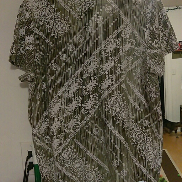 Woman's blouse - Picture 4 of 4